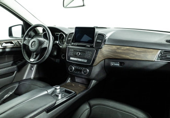 Подержанный автомобиль Mercedes-Benz GLE 2017 года (9 фото)