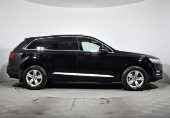 Подержанный автомобиль Audi Q7 2016 года (4 фото)