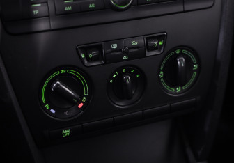 Подержанный автомобиль Skoda Octavia Liftback 2008 года (11 фото)