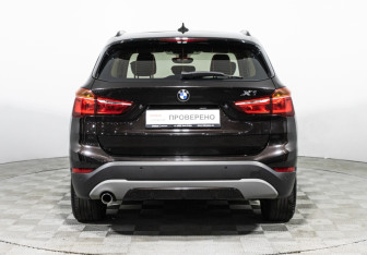 Подержанный автомобиль BMW X1 2016 года (6 фото)