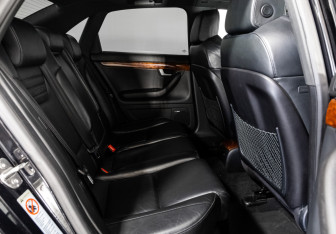 Подержанный автомобиль Audi S4 Sedan 2005 года (22 фото)