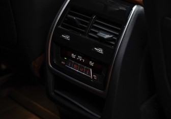 Подержанный автомобиль BMW X6 2021 года (19 фото)