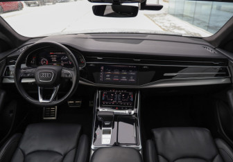 Подержанный автомобиль Audi Q8 2019 года (11 фото)