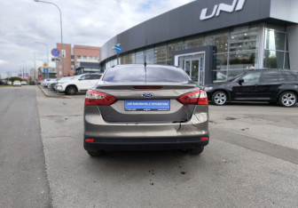 Подержанный автомобиль Ford Focus Sedan 2013 года (5 фото)