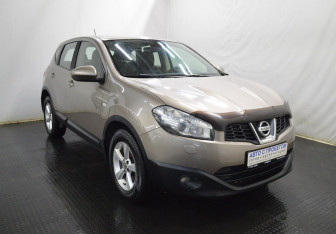 Подержанный автомобиль Nissan Qashqai 2012 года (3 фото)