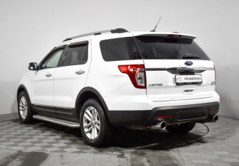 Подержанный автомобиль Ford Explorer 2014 года (7 фото)