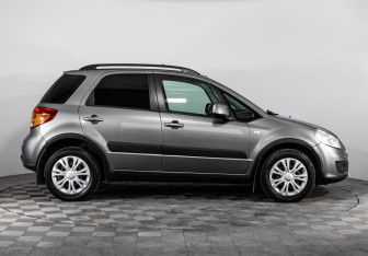 Подержанный автомобиль Suzuki SX4 Hatchback 2010 года (4 фото)