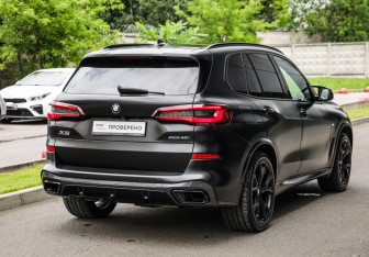 Подержанный автомобиль BMW X5 2021 года (6 фото)