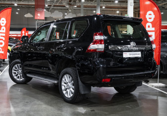 Подержанный автомобиль Toyota Land Cruiser Prado 2013 года (8 фото)