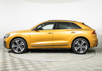 Подержанный автомобиль Audi Q8 2019 года (8 фото)
