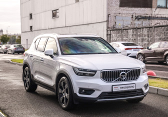 Подержанный автомобиль Volvo XC40 2021 года (5 фото)
