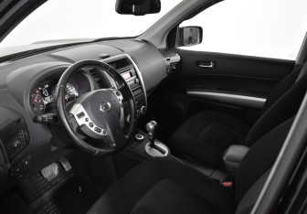 Подержанный автомобиль Nissan X-Trail 2014 года (9 фото)