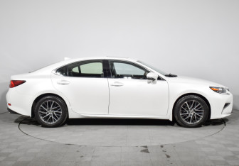 Подержанный автомобиль Lexus ES 2017 года (4 фото)