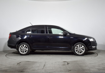 Подержанный автомобиль Skoda Rapid Liftback 2019 года (4 фото)