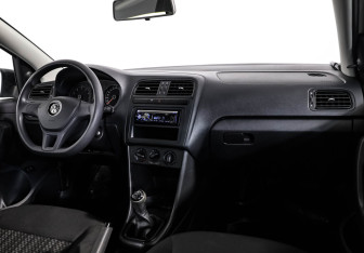 Подержанный автомобиль Volkswagen Polo Sedan 2018 года (9 фото)