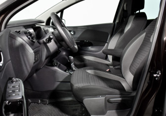 Подержанный автомобиль Renault Kaptur 2017 года (10 фото)