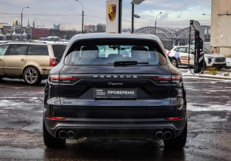 Подержанный автомобиль Porsche Cayenne 2018 года (6 фото)