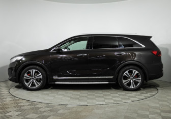 Подержанный автомобиль Kia Sorento 2019 года (8 фото)