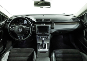 Подержанный автомобиль Volkswagen Passat CC 2012 года (13 фото)