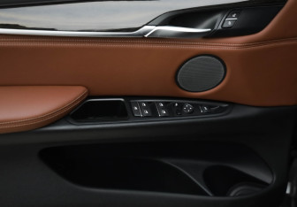 Подержанный автомобиль BMW X6 2017 года (26 фото)