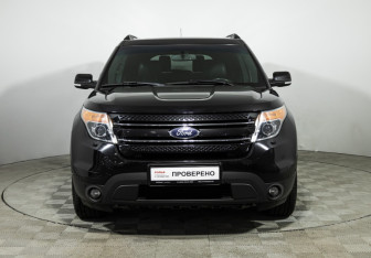Подержанный автомобиль Ford Explorer 2014 года (2 фото)