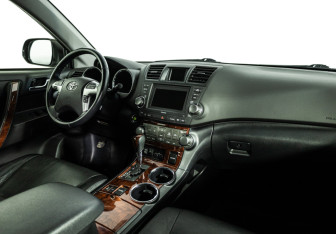 Подержанный автомобиль Toyota Highlander 2012 года (9 фото)
