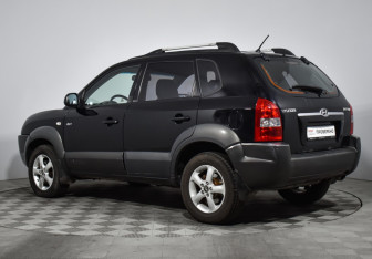 Подержанный автомобиль Hyundai Tucson 2007 года (7 фото)