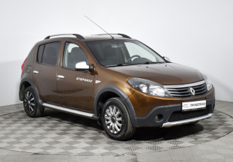 Подержанный автомобиль Renault Sandero 2013 года (3 фото)