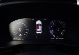 Подержанный автомобиль Volvo XC40 2021 года (12 фото)
