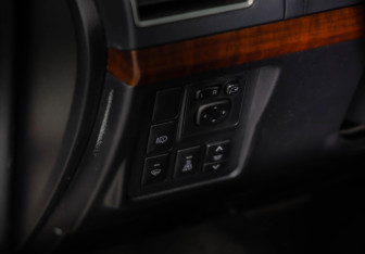 Подержанный автомобиль Toyota Land Cruiser Prado 2014 года (22 фото)