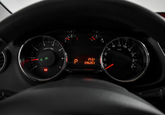 Подержанный автомобиль Peugeot 3008 2016 года (19 фото)