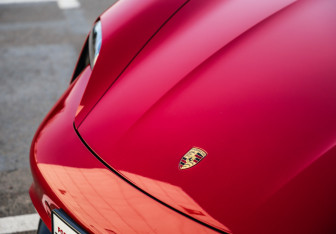 Подержанный автомобиль Porsche Taycan 2021 года (11 фото)