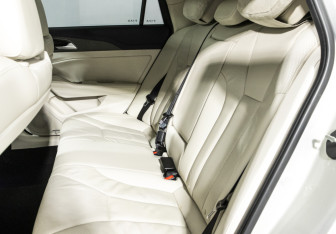 Подержанный автомобиль Hongqi H5 2022 года (10 фото)