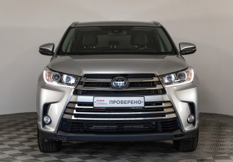 Подержанный автомобиль Toyota Highlander 2016 года (2 фото)