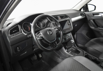 Подержанный автомобиль Volkswagen Tiguan 2018 года (9 фото)