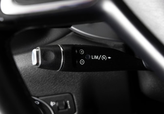 Подержанный автомобиль Infiniti Q30 2017 года (19 фото)