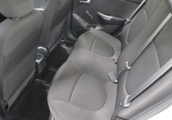 Подержанный автомобиль Kia Rio Sedan 2013 года (11 фото)