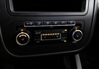 Подержанный автомобиль Volkswagen Jetta Sedan 2010 года (12 фото)