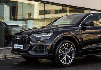 Подержанный автомобиль Audi Q8 2018 года (11 фото)