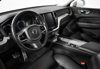 Подержанный автомобиль Volvo XC60 2018 года (9 фото)
