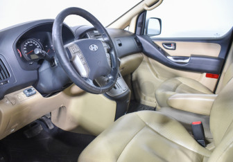 Подержанный автомобиль Hyundai Grand Starex 2010 года (9 фото)