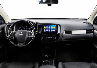 Подержанный автомобиль Mitsubishi Outlander 2013 года (10 фото)