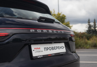 Подержанный автомобиль Porsche Cayenne 2018 года (13 фото)