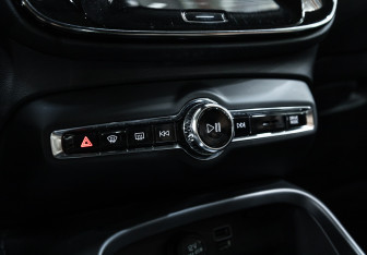 Подержанный автомобиль Volvo XC40 2019 года (19 фото)