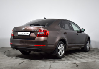 Подержанный автомобиль Skoda Octavia Liftback 2014 года (5 фото)
