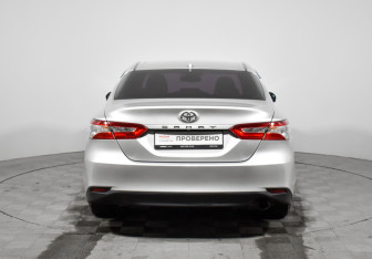 Подержанный автомобиль Toyota Camry Sedan 2018 года (6 фото)
