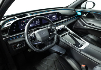 Подержанный автомобиль Exeed RX 2023 года (11 фото)