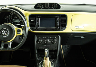 Подержанный автомобиль Volkswagen Beetle Hatchback 2014 года (14 фото)
