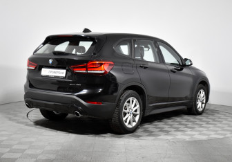 Подержанный автомобиль BMW X1 2021 года (5 фото)