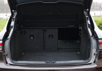 Подержанный автомобиль Porsche Macan 2019 года (31 фото)